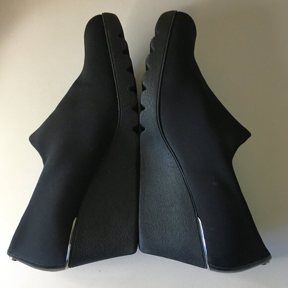 ๐๐ข๐ก๐๐๐ ๐. ๐ฃ๐๐๐ก๐๐ฅ โฆ๏ธ "Maddy" Black Crepe Wedge Comfort Shoe - Picture 4 of 15